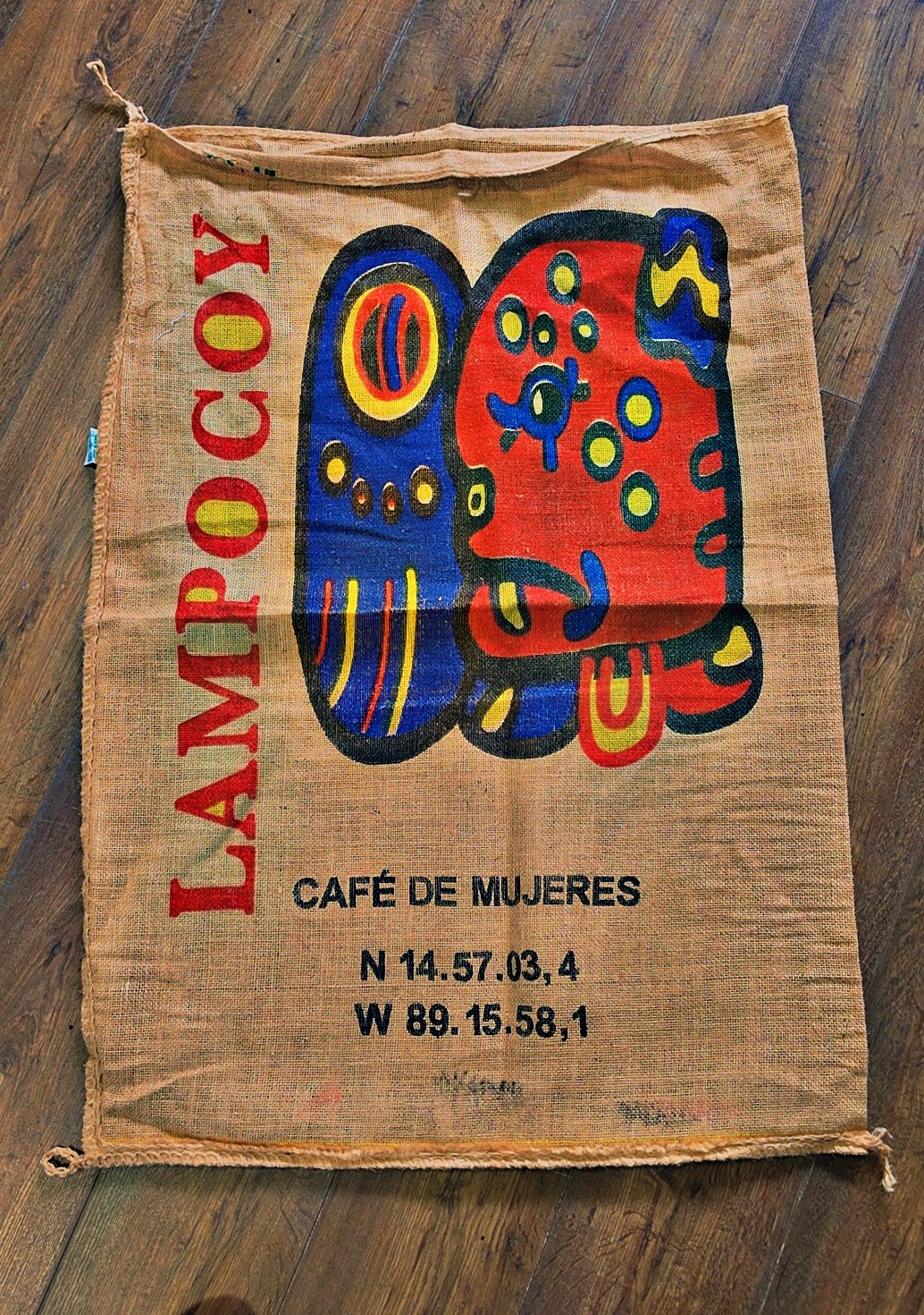 Kaffeesack des Café de Mujeres aus Lampocoy in Guatemala mit Maya-Jaguar-Motiv